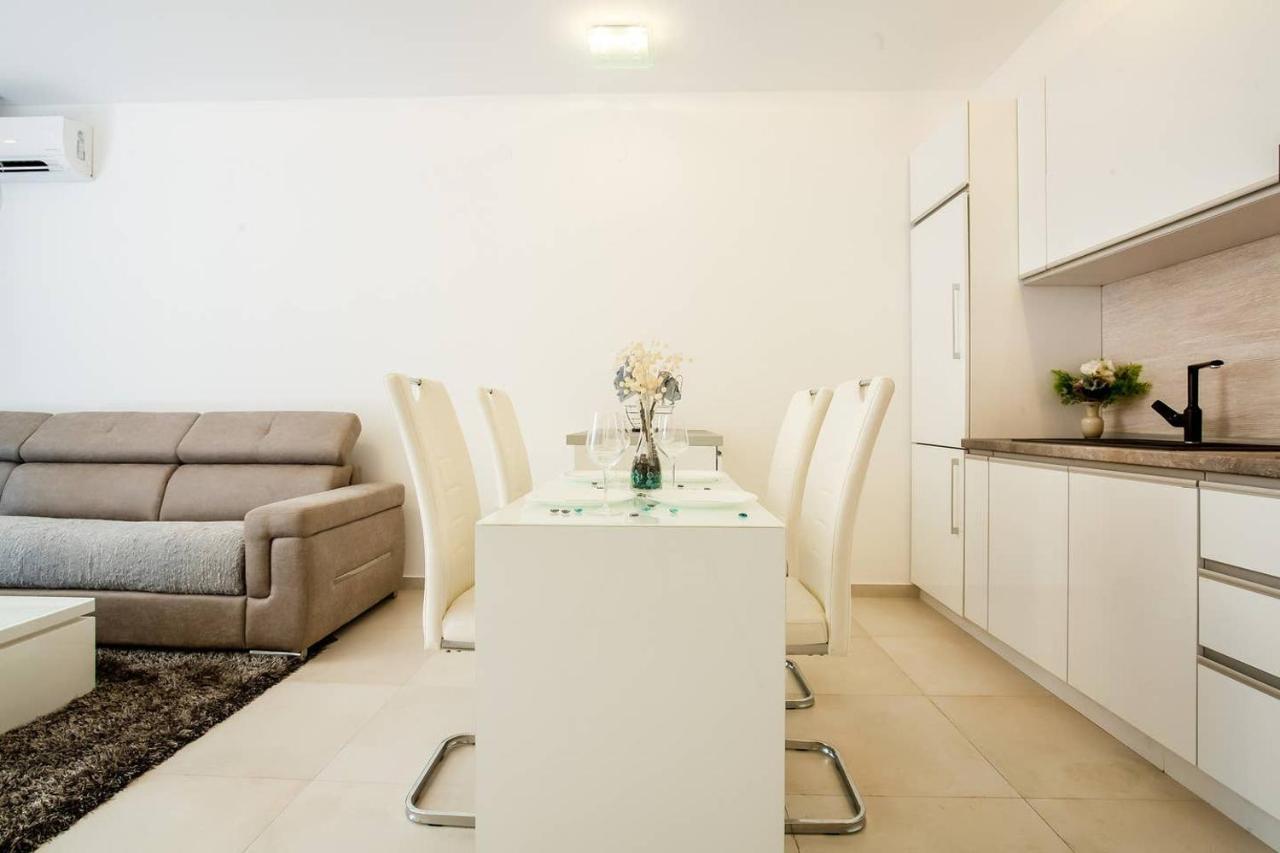 Lux Apartment Teodora Rafailovici Luaran gambar